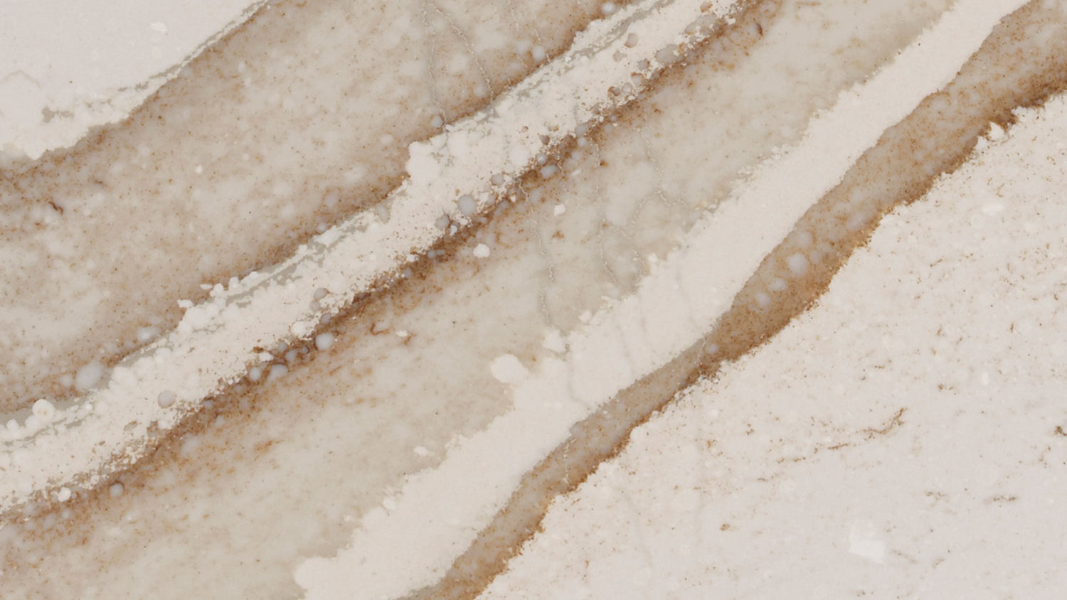 Brittanicca Gold Warm (Cuarzo | Pulido y Cambria Mate - Por pie cuadrado) | Hecho en EE. UU.