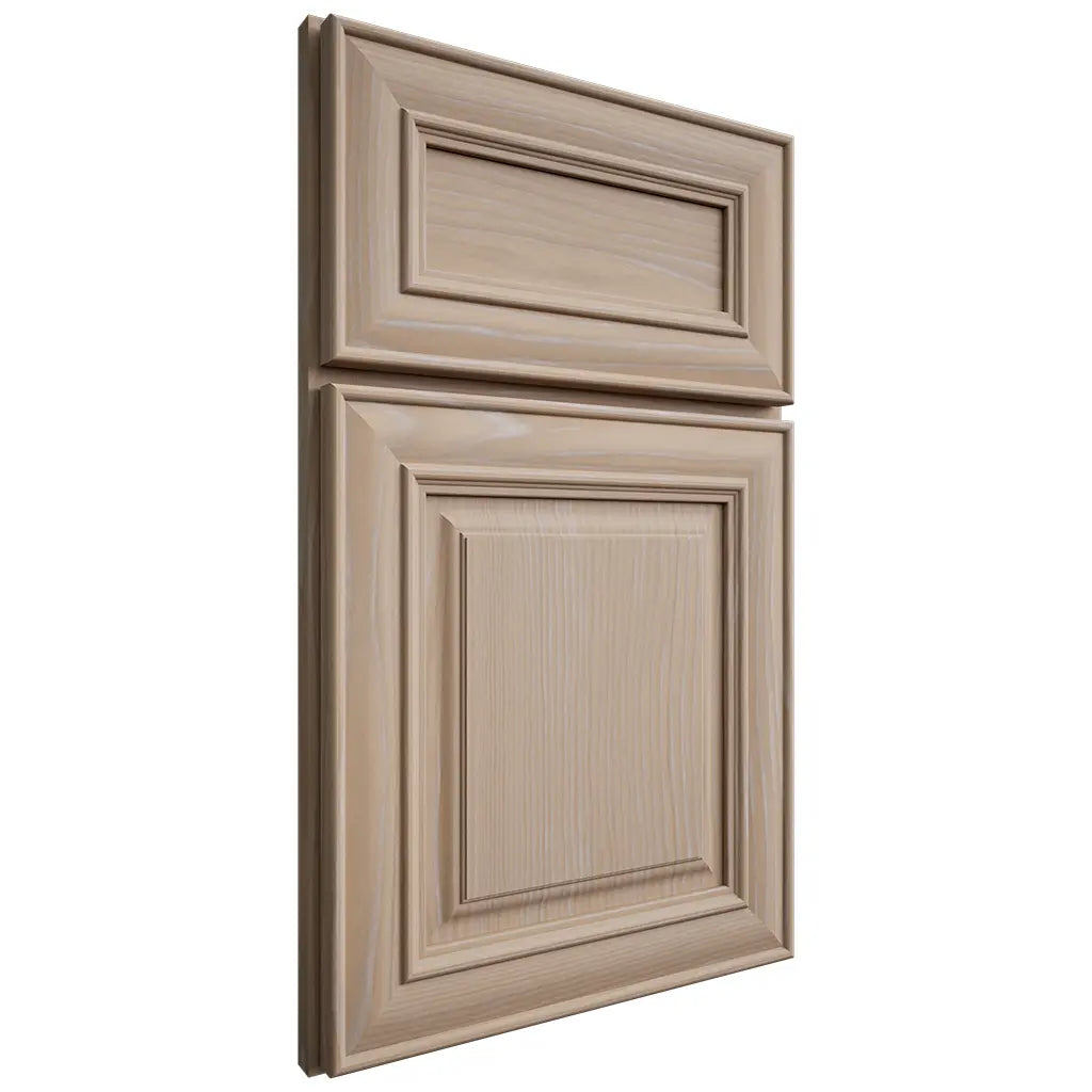 Shiloh Cabinetry Full Overlay Bradford White Oak Plain Cut Straw Door