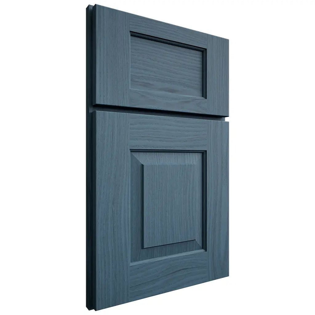 Shiloh Cabinetry Full Overlay Hamlin White Oak Plain Cut Hudson Door