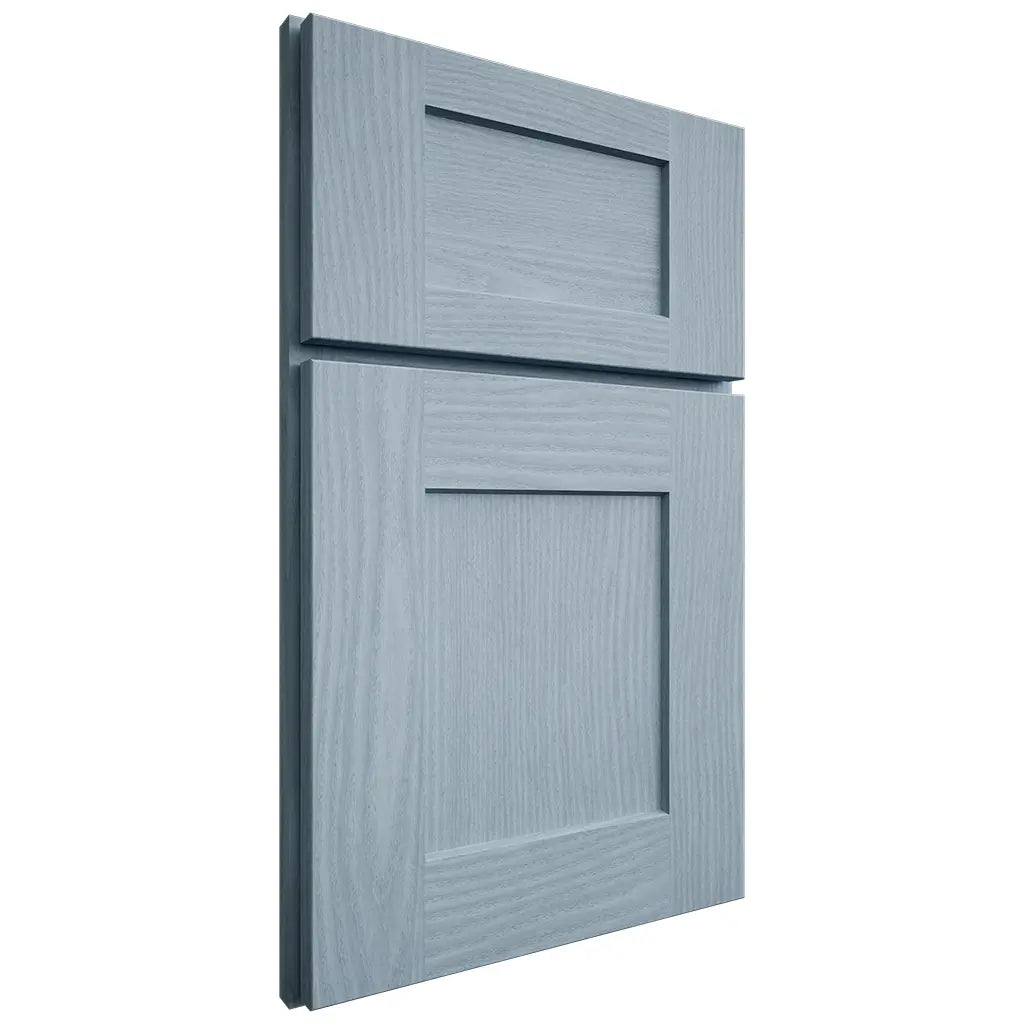 Shiloh Cabinetry Full Overlay Lancaster White Oak Plain Cut Sky Door