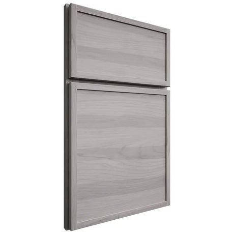 Shiloh Cabinetry Full Overlay Napa Horizontal Hickory Plain Cut Stratus Door
