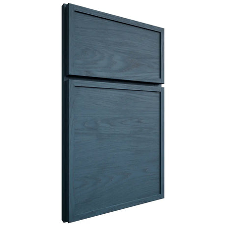 Shiloh Cabinetry Full Overlay Napa Horizontal Red Oak Plain Cut Hudson Door