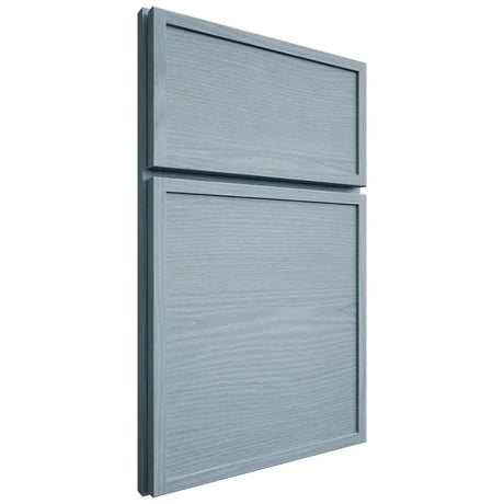 Shiloh Cabinetry Full Overlay Napa Horizontal White Oak Plain Cut Sky Door