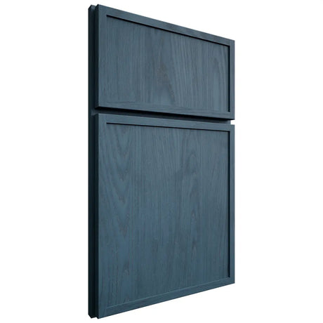 Shiloh Cabinetry Full Overlay Napa Vertical Red Oak Plain Cut Hudson Door