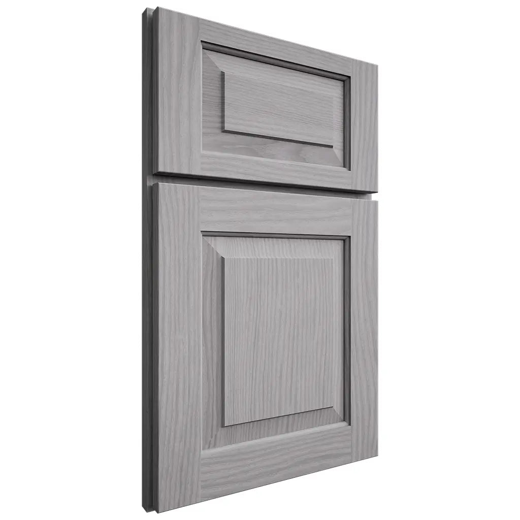 Shiloh Cabinetry Full Overlay Richmond White Oak Plain Cut Stratus Door