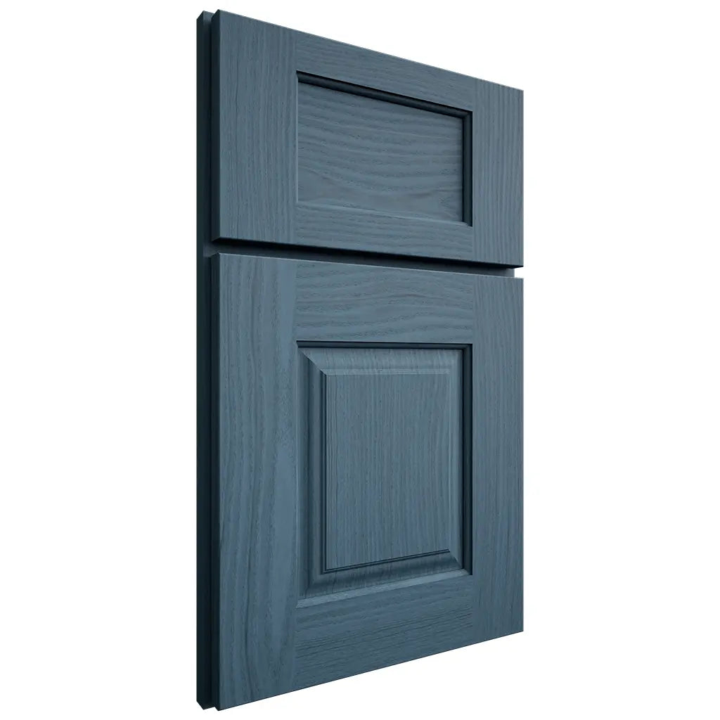 Shiloh Cabinetry Full Overlay Summit White Oak Plain Cut Hudson Door