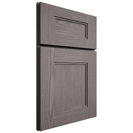 Shiloh Cabinetry Full Overlay Tahoe White Oak Plain Cut Flagstone Door