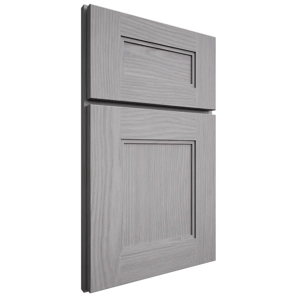 Shiloh Cabinetry Full Overlay Tahoe White Oak Plain Cut Stratus Door