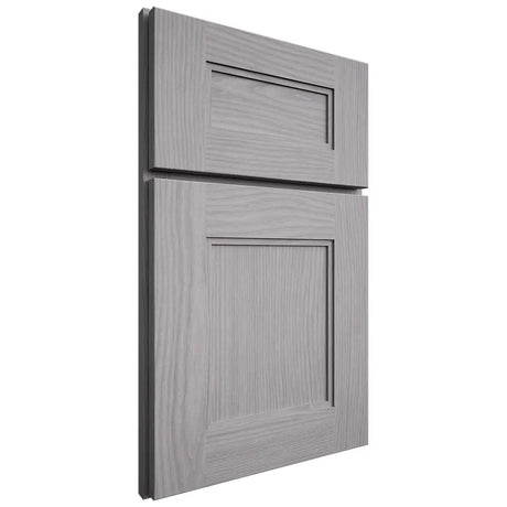 Shiloh Cabinetry Full Overlay Tahoe White Oak Plain Cut Stratus Door