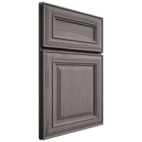 Shiloh Cabinetry Full Overlay Bradford White Oak Plain Cut Flagstone Door
