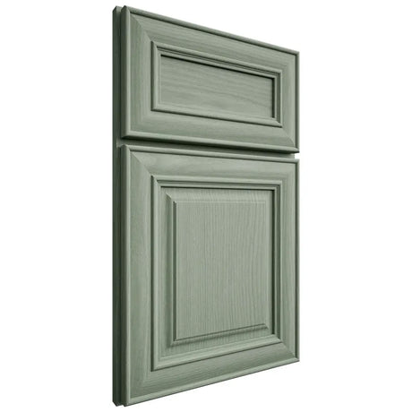 Shiloh Cabinetry Full Overlay Bradford White Oak Plain Cut Moss Door