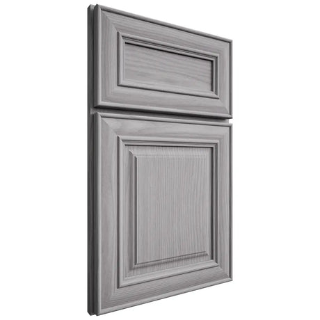 Shiloh Cabinetry Full Overlay Bradford White Oak Plain Cut Stratus Door