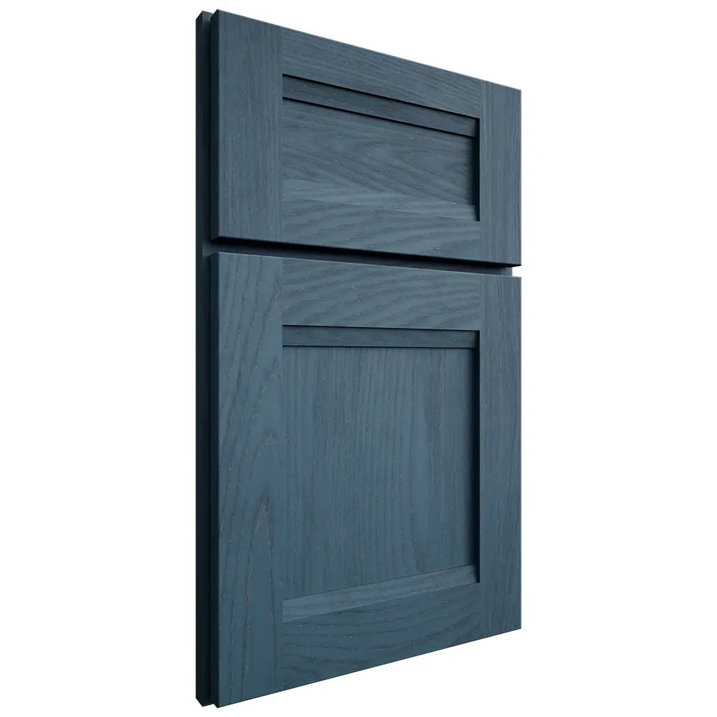 Shiloh Cabinetry Full Overlay Bristol Red Oak Plain Cut Hudson Door