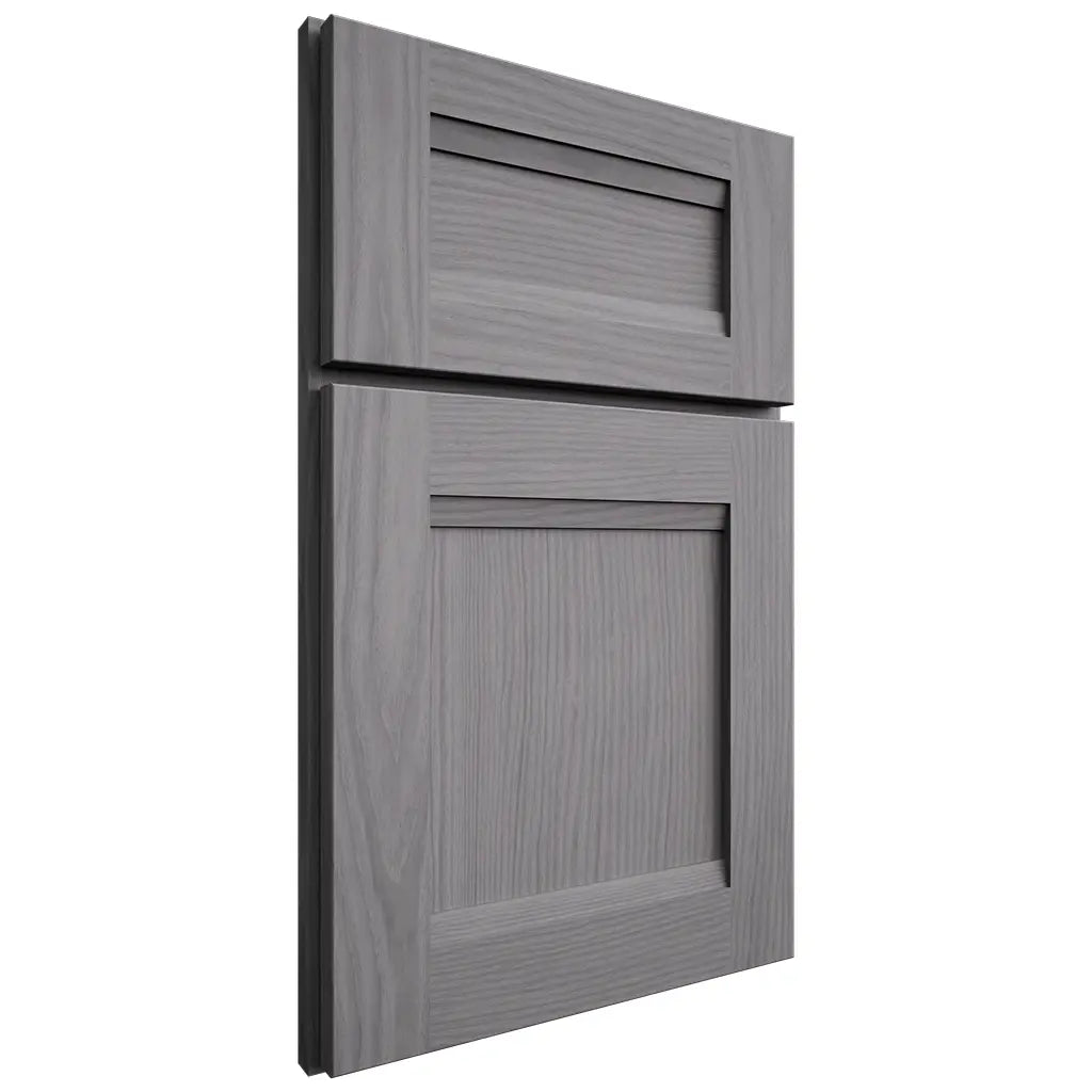 Shiloh Cabinetry Full Overlay Bristol White Oak Plain Cut Sterling Door