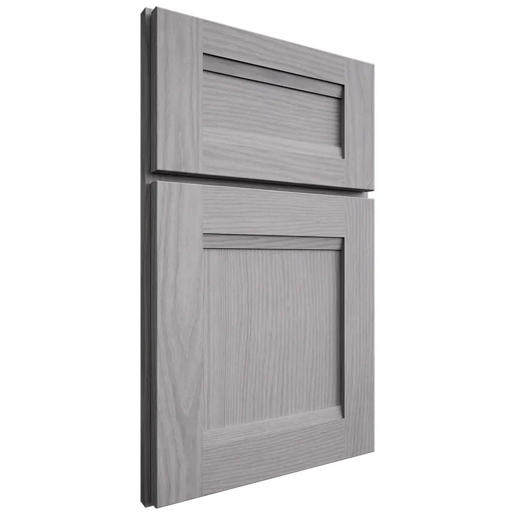 Shiloh Cabinetry Full Overlay Bristol White Oak Plain Cut Stratus Door