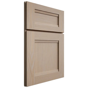Shiloh Cabinetry Full Overlay Bristol White Oak Plain Cut Straw Door