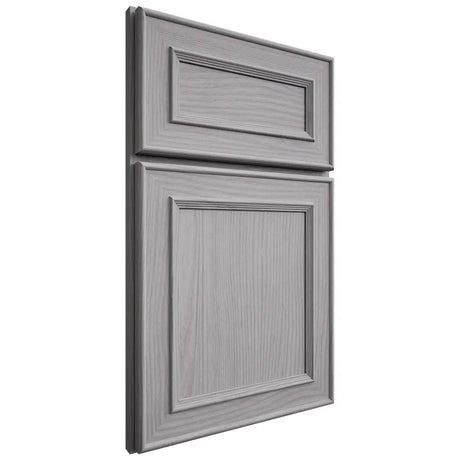 Shiloh Cabinetry Full Overlay Dalton White Oak Plain Cut Stratus Door