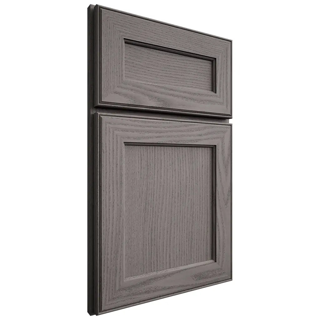 Shiloh Cabinetry Full Overlay Essex White Oak Plain Cut Flagstone Door