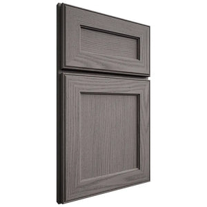 Shiloh Cabinetry Full Overlay Essex White Oak Plain Cut Flagstone Door