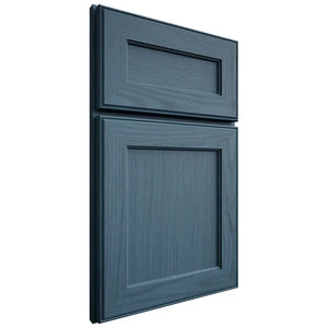 Shiloh Cabinetry Full Overlay Essex White Oak Plain Cut Hudson Door