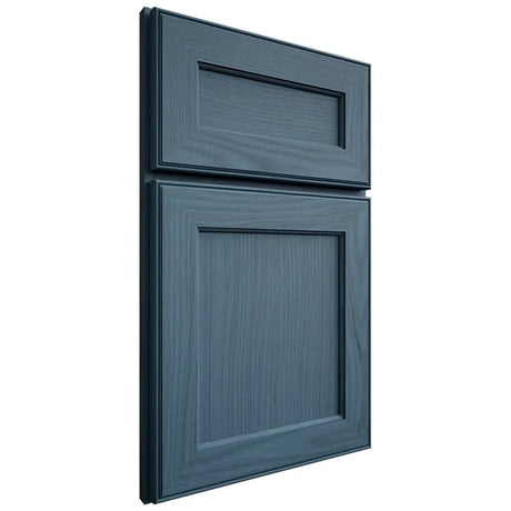 Shiloh Cabinetry Full Overlay Essex White Oak Plain Cut Hudson Door