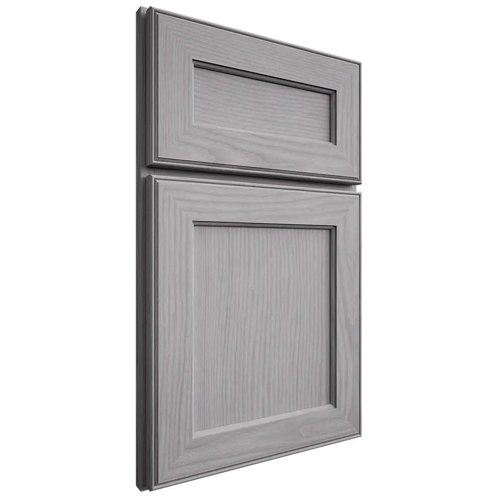 Shiloh Cabinetry Full Overlay Essex White Oak Plain Cut Stratus Door