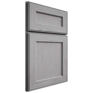 Shiloh Cabinetry Full Overlay Essex White Oak Plain Cut Stratus Door