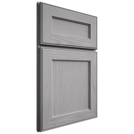 Shiloh Cabinetry Full Overlay Essex White Oak Plain Cut Stratus Door