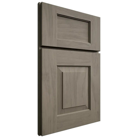 Shiloh Cabinetry Full Overlay Hamlin Poplar Plain Cut Sterling Door