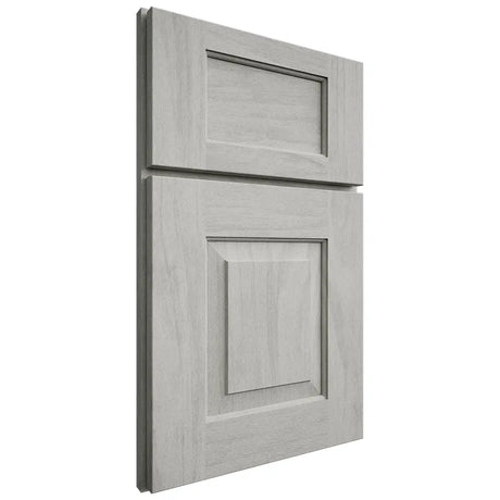 Shiloh Cabinetry Full Overlay Hamlin Poplar Plain Cut Stratus Door