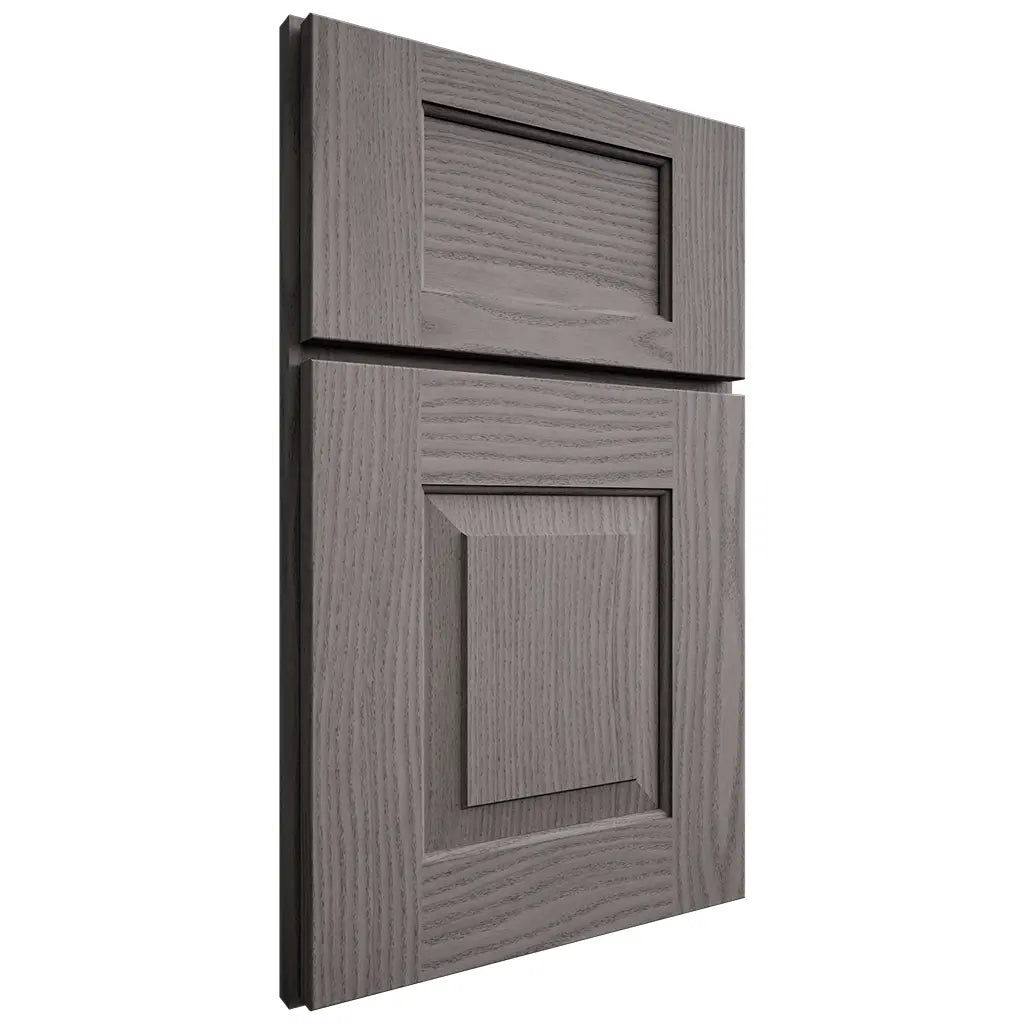Shiloh Cabinetry Full Overlay Hamlin White Oak Plain Cut Flagstone Door