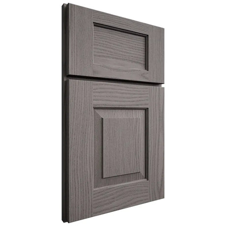 Shiloh Cabinetry Full Overlay Hamlin White Oak Plain Cut Flagstone Door