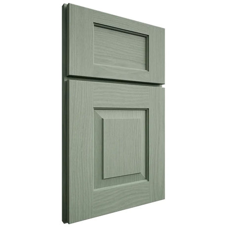Shiloh Cabinetry Full Overlay Hamlin White Oak Plain Cut Moss Door