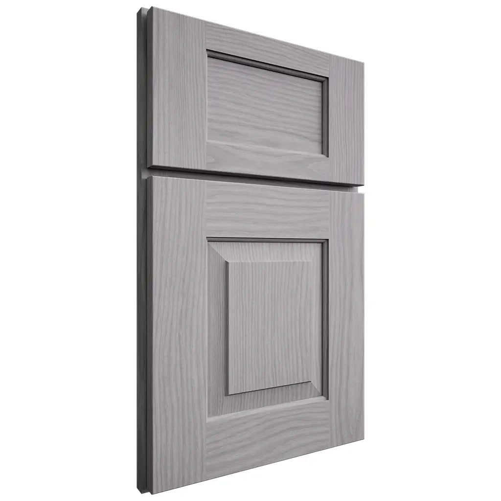 Shiloh Cabinetry Full Overlay Hamlin White Oak Plain Cut Stratus Door