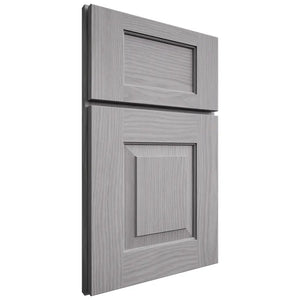 Shiloh Cabinetry Full Overlay Hamlin White Oak Plain Cut Stratus Door
