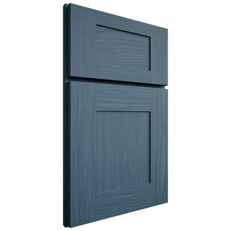 Shiloh Cabinetry Full Overlay Hartford White Oak Plain Cut Hudson Door