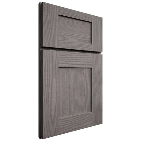 Shiloh Cabinetry Full Overlay Lancaster White Oak Plain Cut Flagstone Door