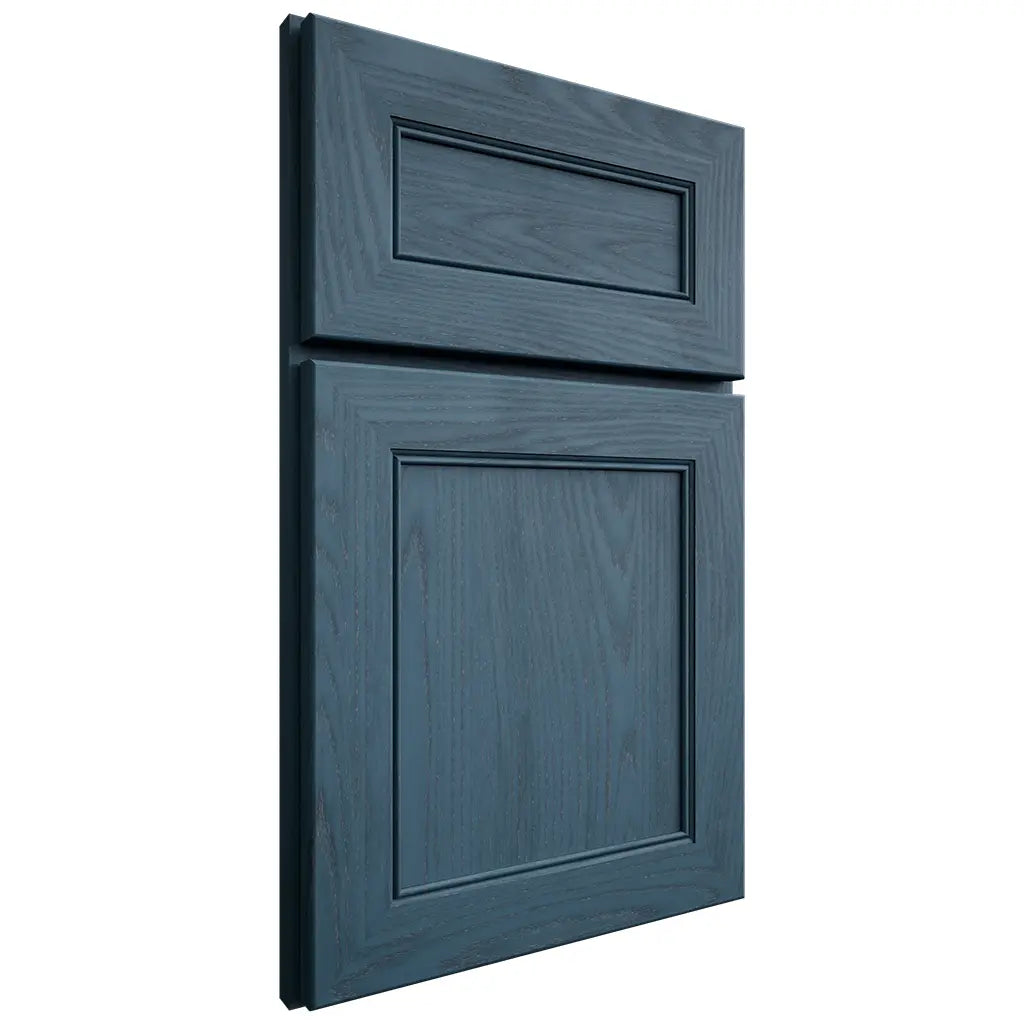 Shiloh Cabinetry Full Overlay Landes Red Oak Plain Cut Hudson Door