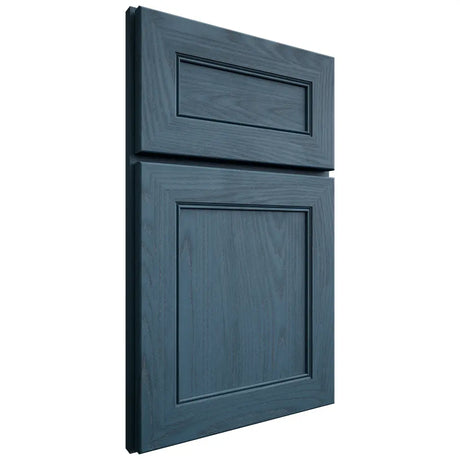 Shiloh Cabinetry Full Overlay Landes Red Oak Plain Cut Hudson Door