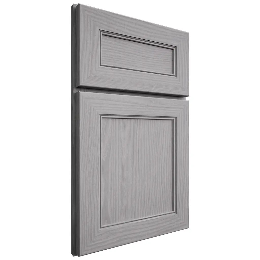 Shiloh Cabinetry Full Overlay Landes White Oak Plain Cut Stratus Door