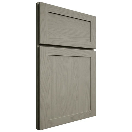 Shiloh Cabinetry Full Overlay Malibu Red Oak Plain Cut Thyme Door