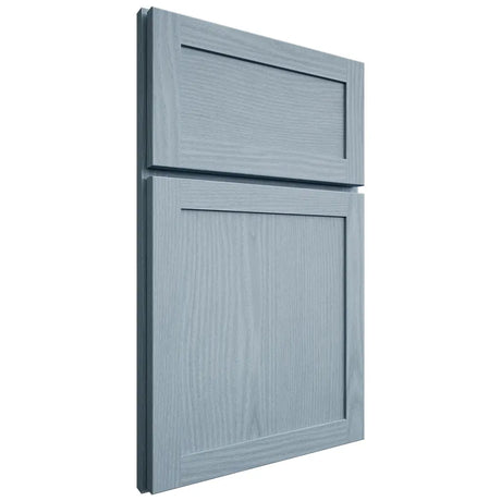 Shiloh Cabinetry Full Overlay Malibu White Oak Plain Cut Sky Door