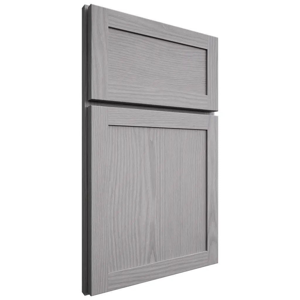 Shiloh Cabinetry Full Overlay Malibu White Oak Plain Cut Stratus Door