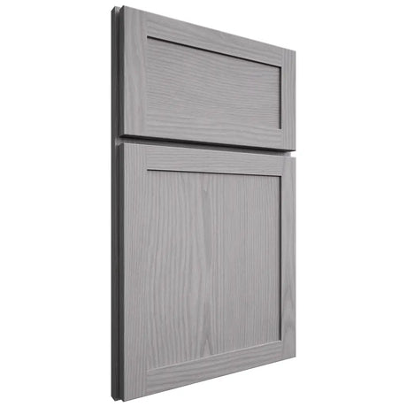 Shiloh Cabinetry Full Overlay Malibu White Oak Plain Cut Stratus Door