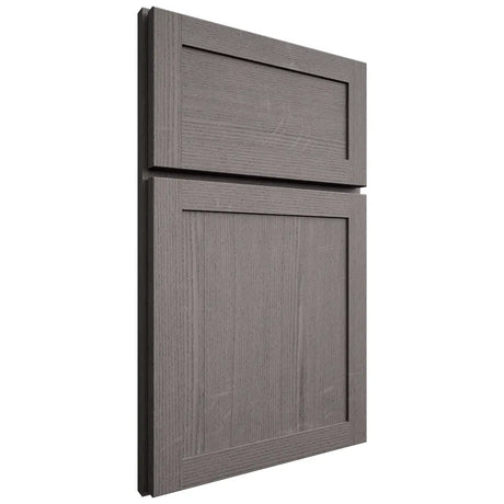 Shiloh Cabinetry Full Overlay Malibu White Oak Quarter Sawn Flagstone Door