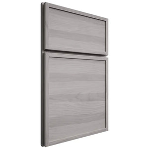 Shiloh Cabinetry Full Overlay Napa Horizontal Hickory Plain Cut Stratus Door