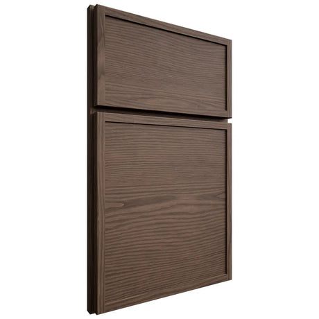 Shiloh Cabinetry Full Overlay Napa Horizontal White Oak Plain Cut Mineral Door