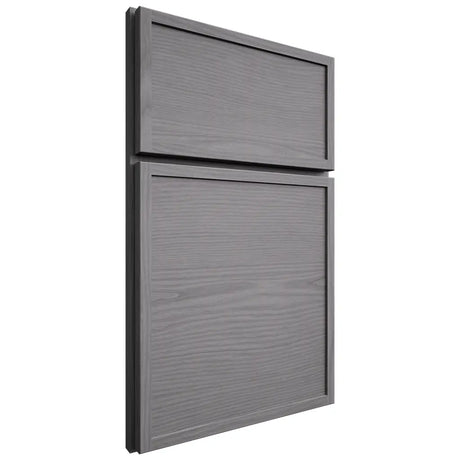 Shiloh Cabinetry Full Overlay Napa Horizontal White Oak Plain Cut Sterling Door
