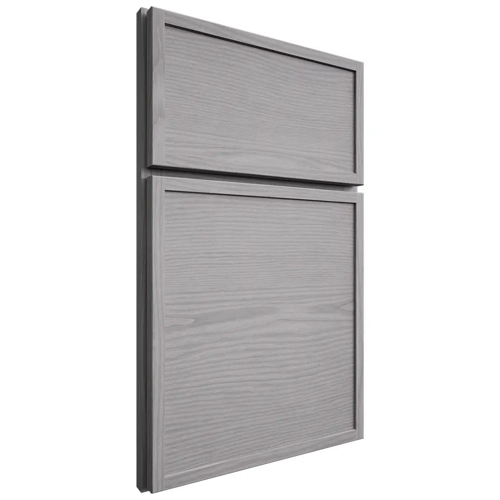 Shiloh Cabinetry Full Overlay Napa Horizontal White Oak Plain Cut Stratus Door