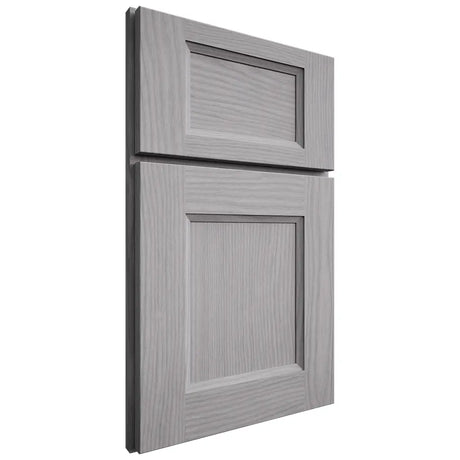 Shiloh Cabinetry Full Overlay Statesville White Oak Plain Cut Stratus Door